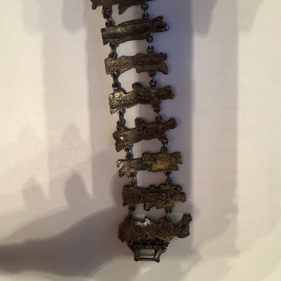 Vintage/antique Asian Silver colored Bracelet with Detailed Figures - Picture 15 of 16
